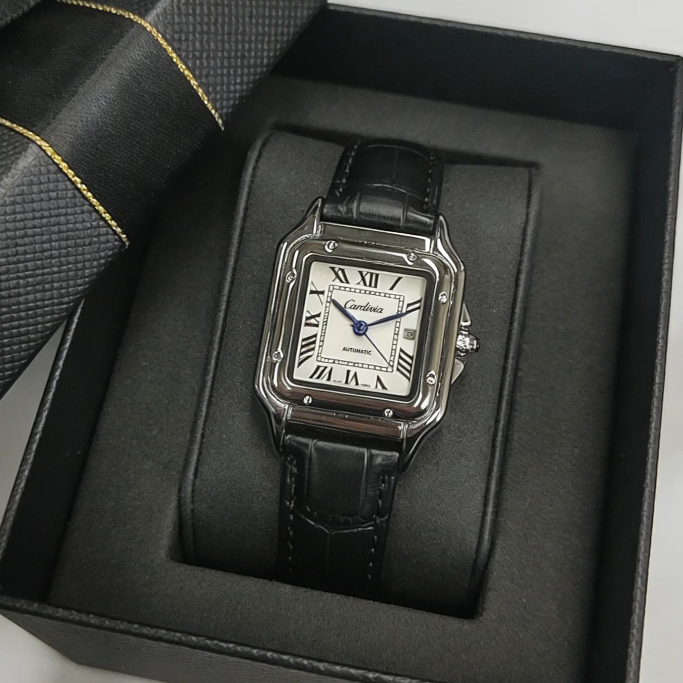 로마 숫자 다이얼, 블랙 가죽 스트랩, 스테인레스 스틸 - Cartier Watch Santos 리뷰 및 가격